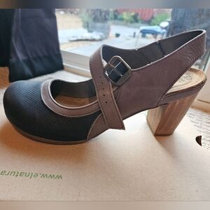 El Naturalista Heels